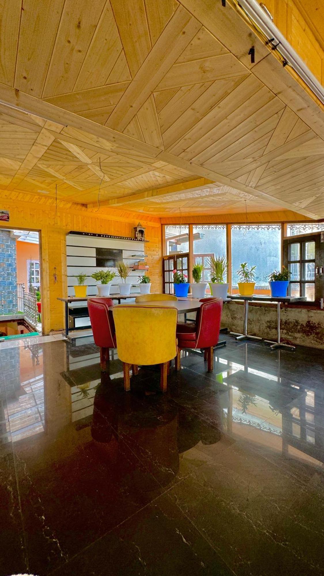 Hotel Apple Regency Shimla Exteriör bild