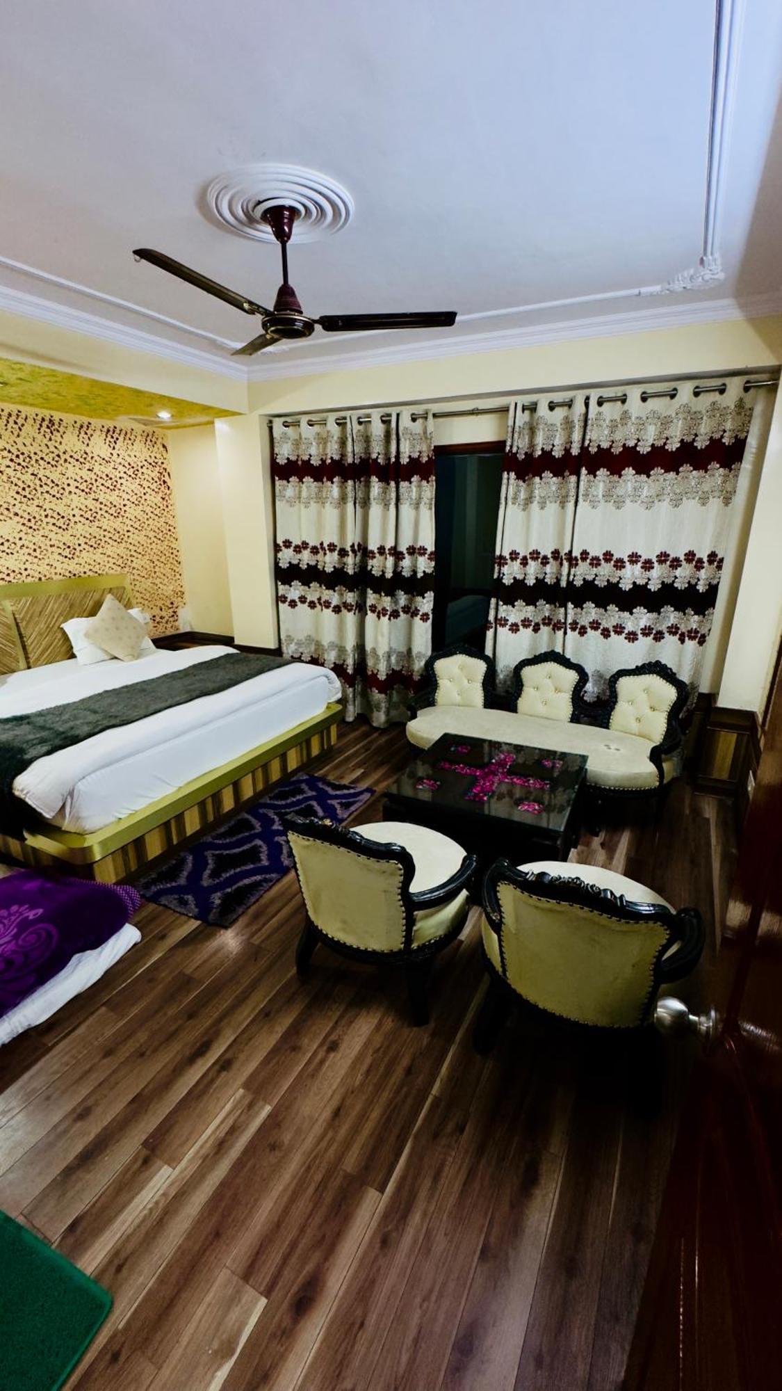 Hotel Apple Regency Shimla Exteriör bild