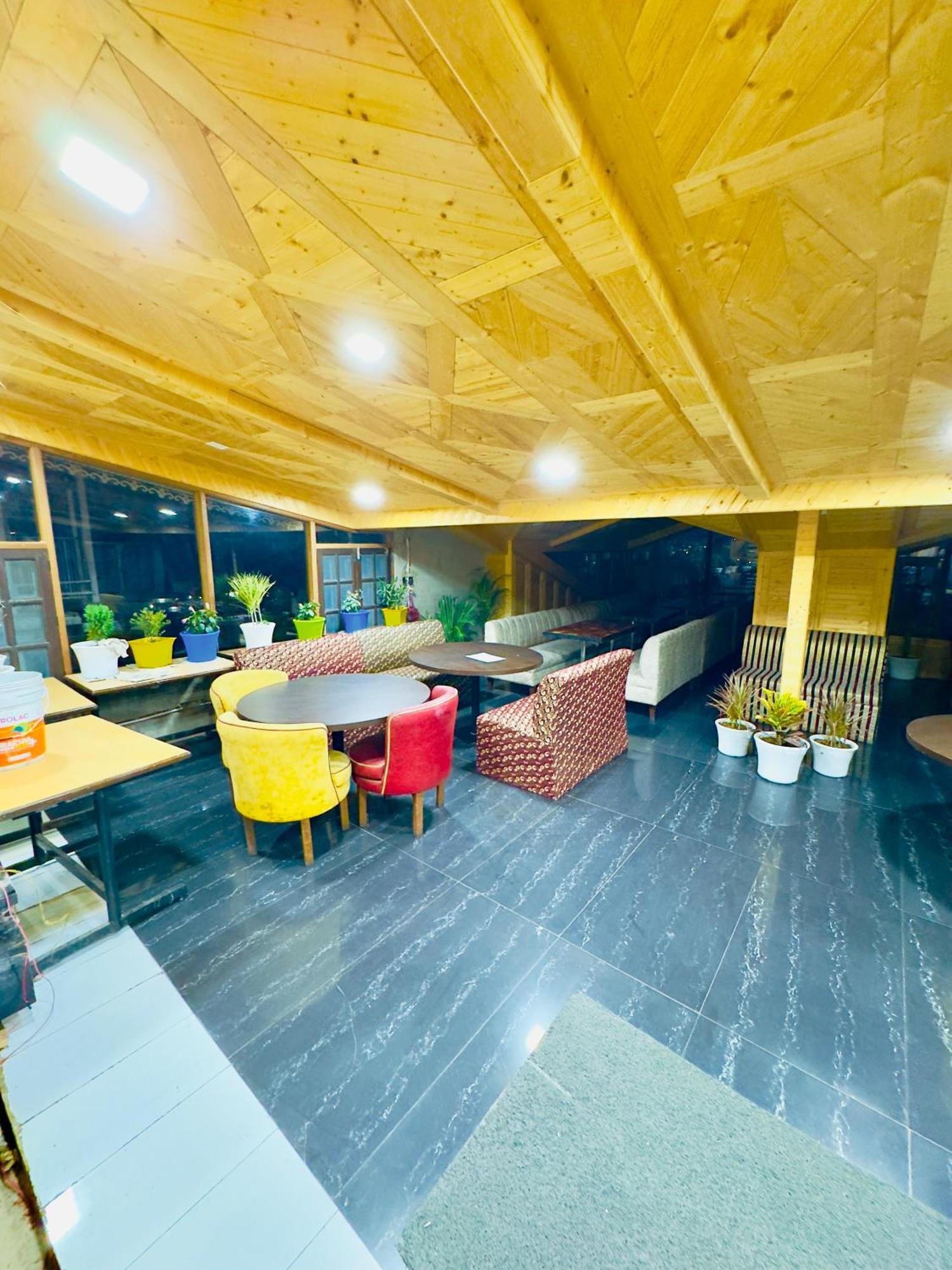Hotel Apple Regency Shimla Exteriör bild