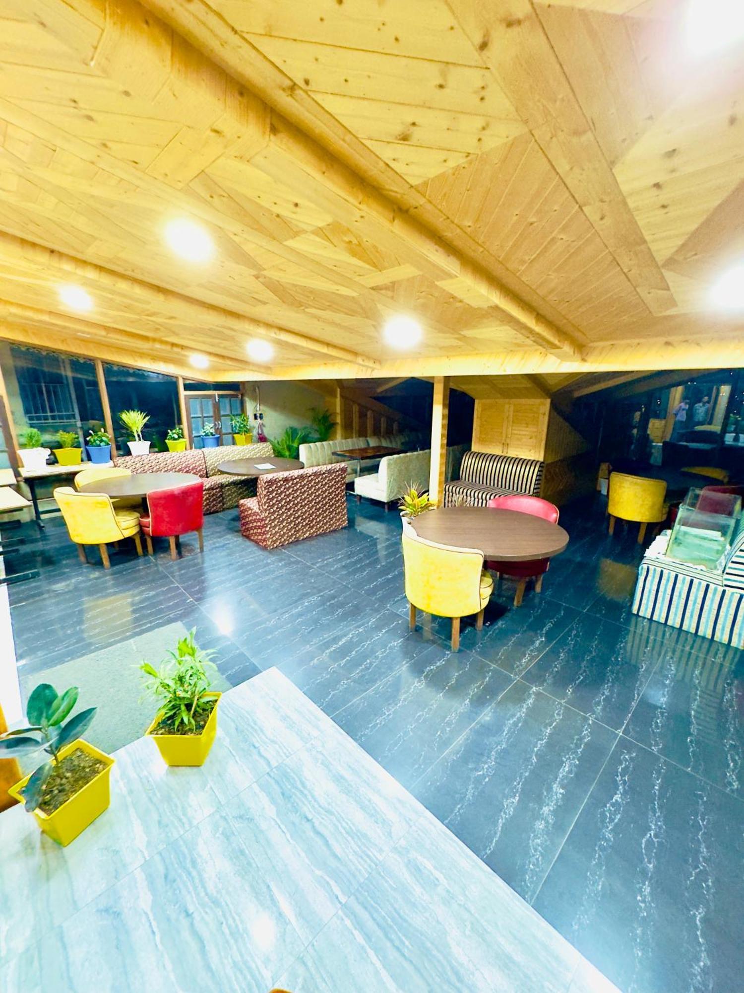 Hotel Apple Regency Shimla Exteriör bild