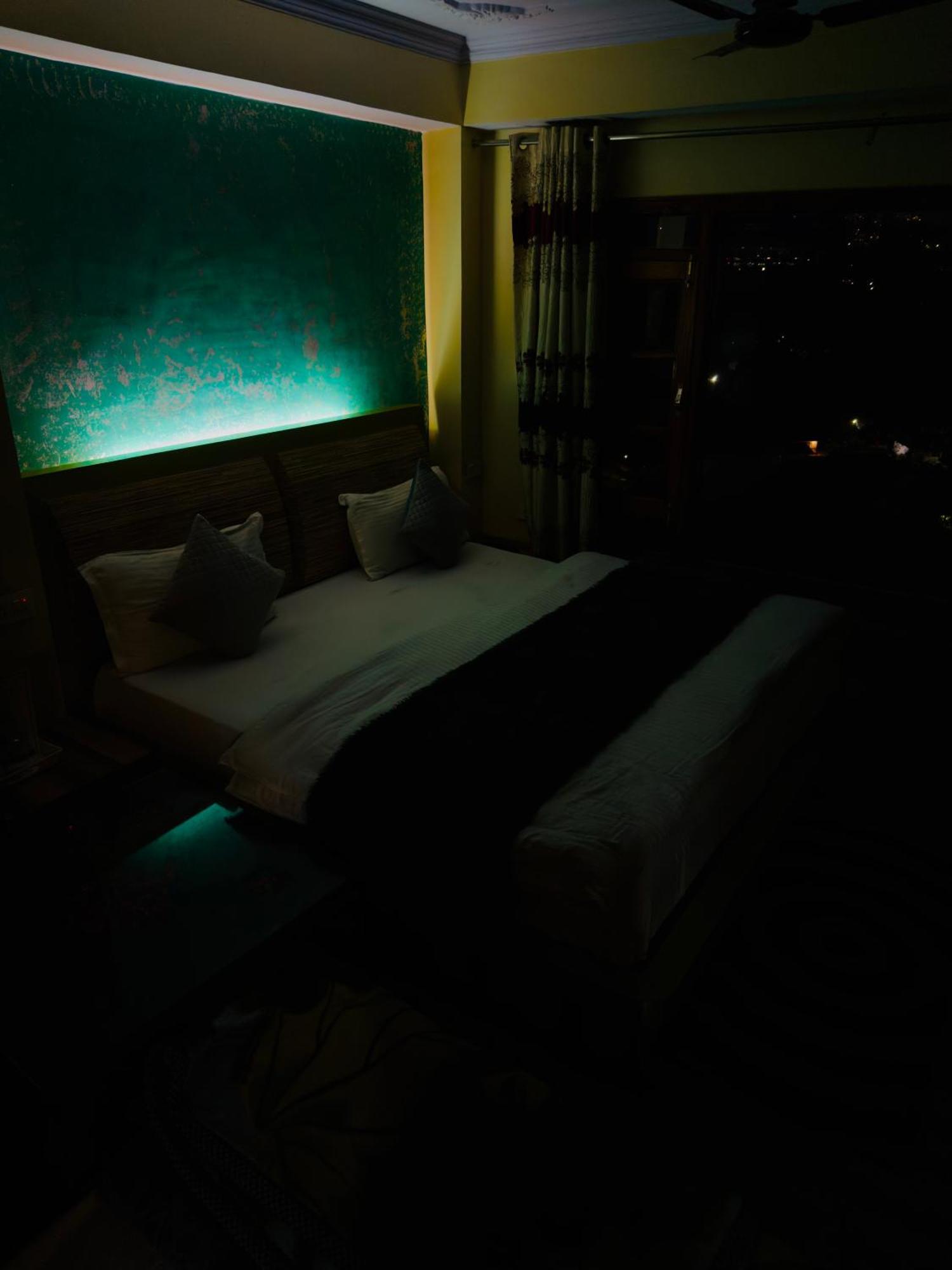 Hotel Apple Regency Shimla Exteriör bild