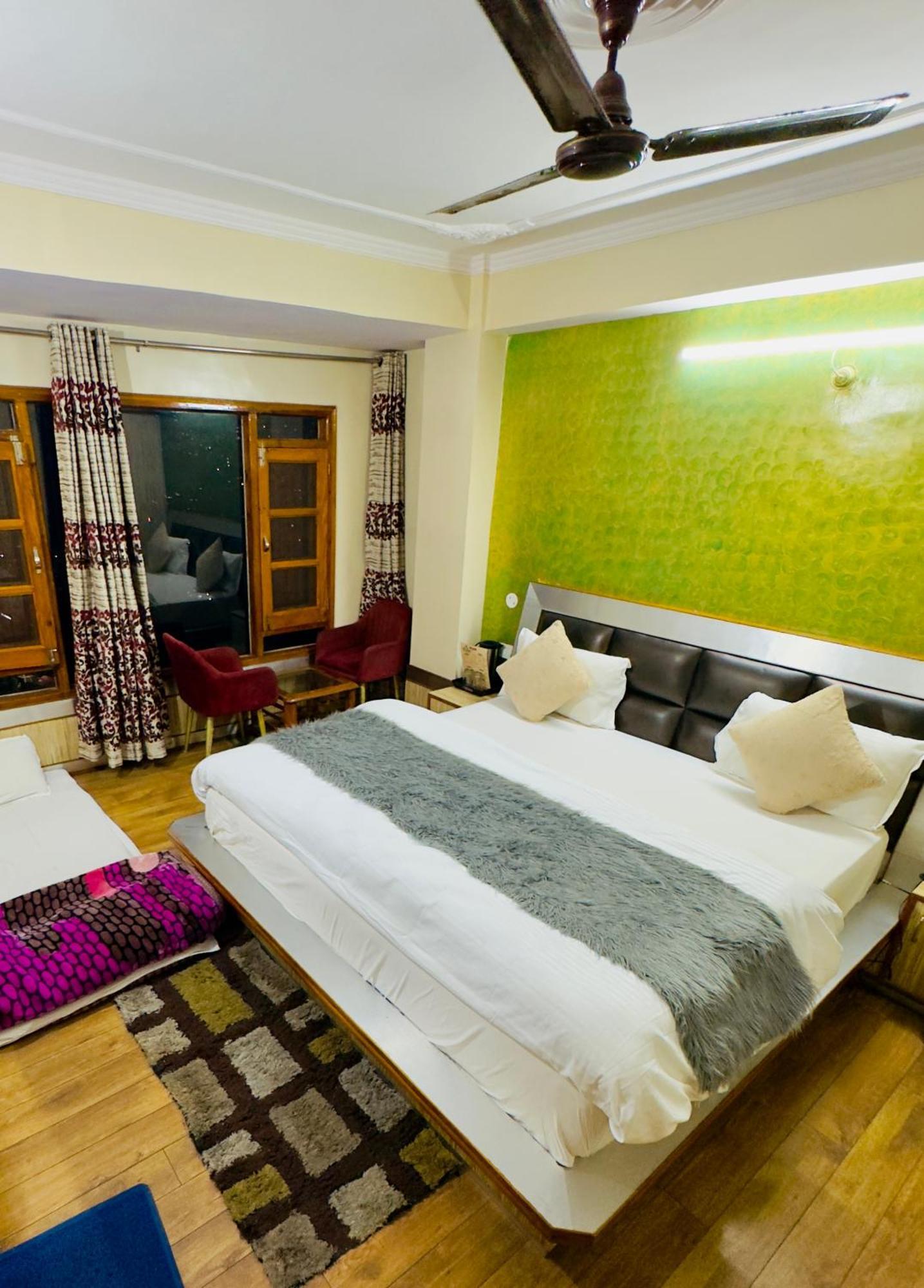 Hotel Apple Regency Shimla Exteriör bild